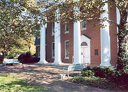 [photo, Kent County Courthouse, 103 Cross St., Chestertown, Maryland]